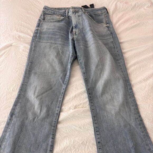 ZARA Light Wash Mini Flare High Rise Sz 6 Casual Everyday Women's Blue Jeans - Picture 1 of 4
